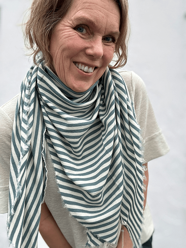 1023 TrekantSjal (L), Zink / Raw White, Merino