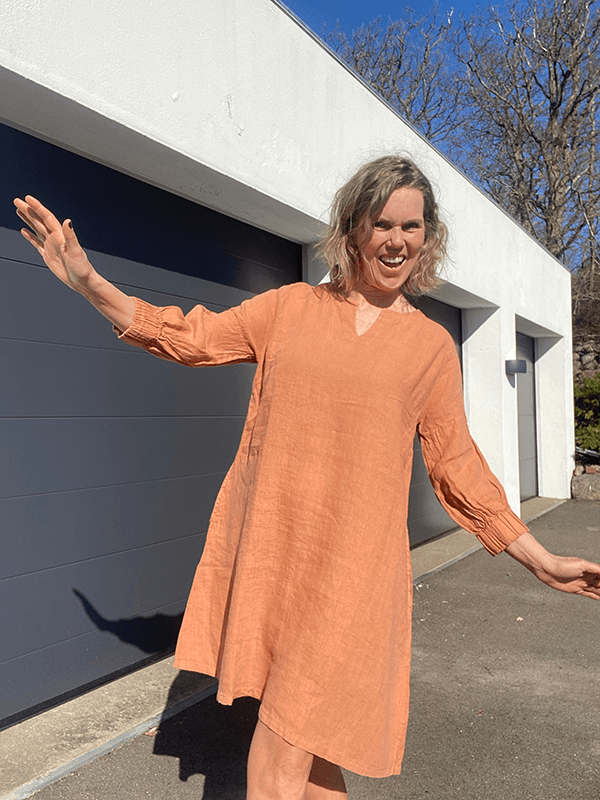 12029 Kjole, Pecan Brown, Lin Tynn