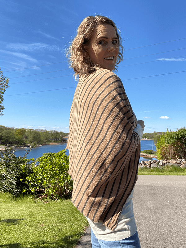 1001 Poncho, Light Camel / Black Coffee, Merino